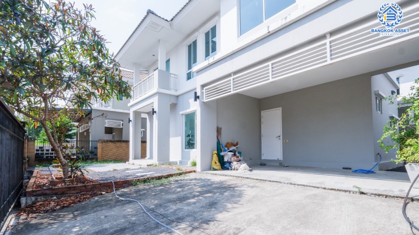 *****บ้านเดี่ยวมือสองย่านกรุงเทพฯ ม.ดีไลท์แอทซีน วัชรพล-จตุโชติ เนื้อที่กว้างขวางมากถึง 52.50 ตร.ว.  ฟังก์ชัน 3 ห้องนอน 3 ห้องน้ำ ที่จอดรถ 2 คัน บ้านตกแต่งสไตล์โมเดิร์น ภายในตกแต่งสวยเหมือนใหม่ บนทำเลใกล้ทางด่วนรามอินทรา-อาจณรงค์ ด่านจตุโชติ